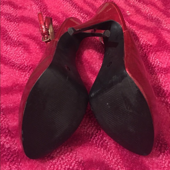 C- Sexy red Carlos Santana sling backs! - Picture 6 of 8
